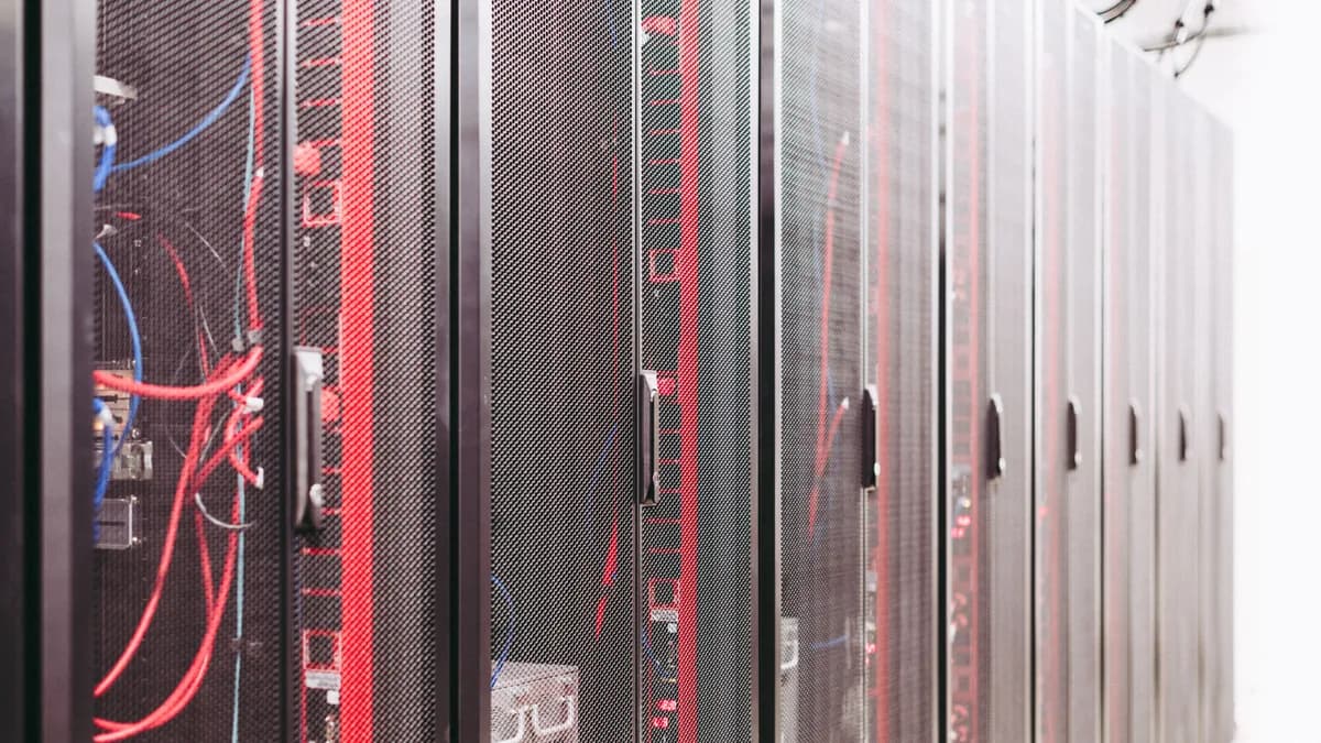 Colocation mu Kiralık Dedicated mı? Maliyet Analizi